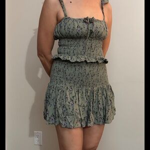 Skylar Madison Green Floral Mini Dress Shirred Bodice Cute Ruffle Size Small